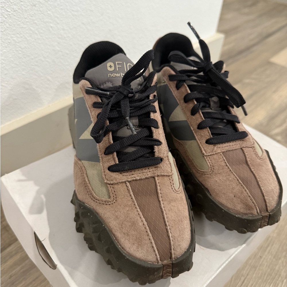 New Balance Brown and Black Sneakers Retro-Inspired Design